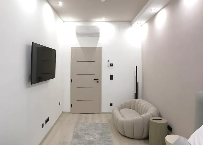 Royal Grand Living With Free Parking *
